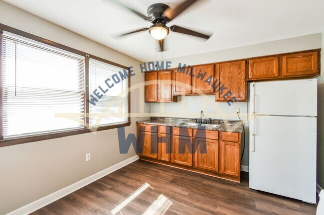 Photo - 5921 N 69th St