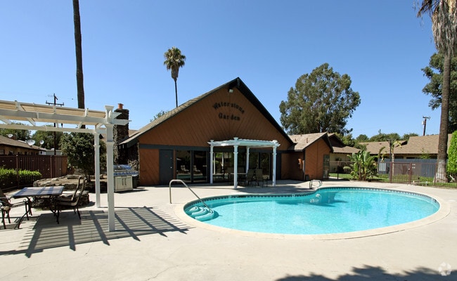 Building Photo - Waterstone Garden