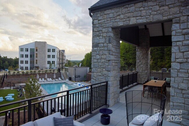 Building Photo - 9132 Senator Royall Dr Unit B1 Rental