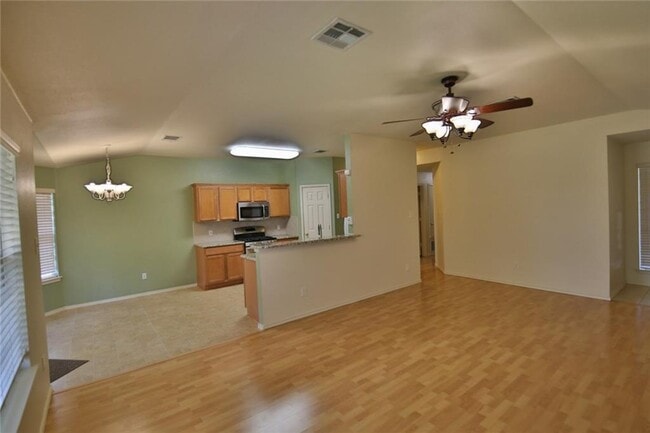 Photo - BEAUTIFUL 3 BEDROOMS / 2 BATH HOME IN SETTLERS CROSSING