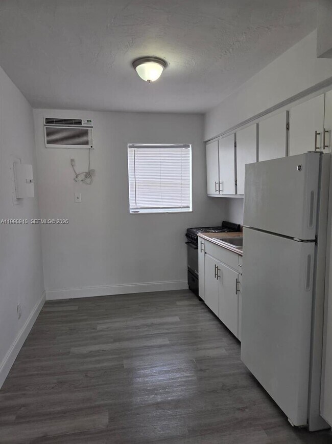 Photo - 1628 SW 7th St Unit 6