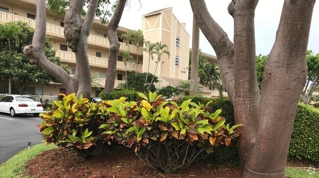 Building Photo - 6936 Huntington Ln Unit 405 Rental