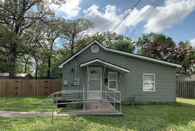 Building Photo - 620 N Wright St Rental