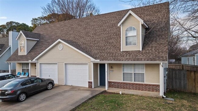Photo - 304 E Drake St Townhome