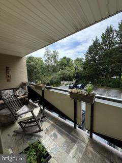 Building Photo - 4720 Chevy Chase Dr Unit 203 Rental