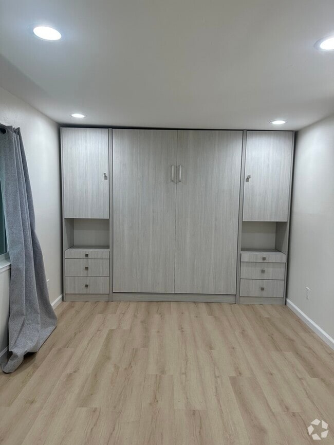 Building Photo - 18 Glenwood Dr Unit Glenwood Studio Rental