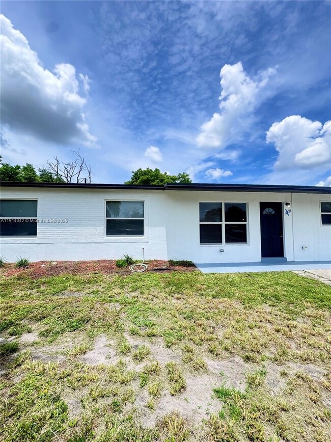 Building Photo - 3731 SW 58th Terrace