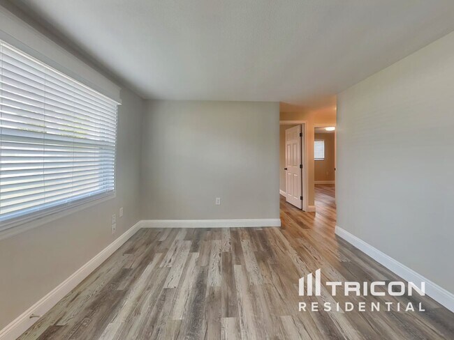 Photo - 1715 Scott St