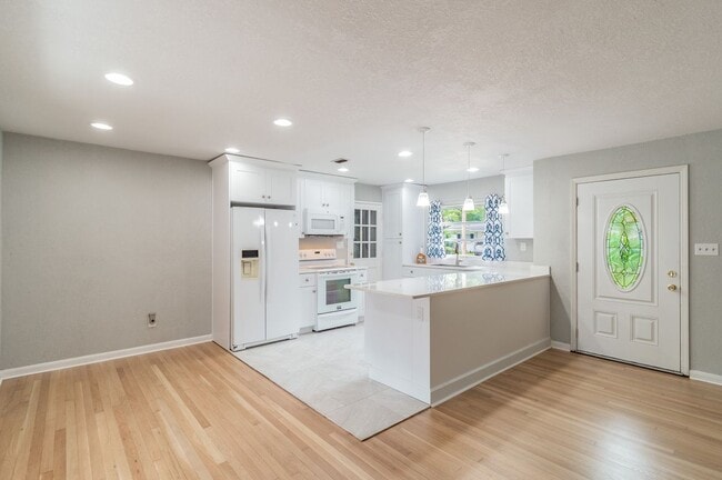 Photo - 4511 S Cameron Ave