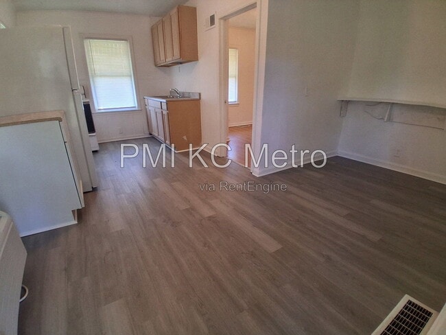 Building Photo - 26 S Central St Unit 9
