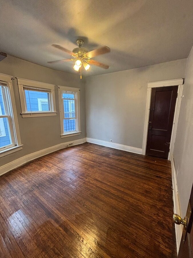 Photo - 172 Hedley Pl Unit LOWER