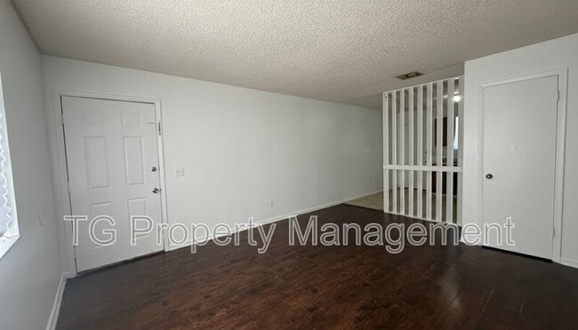 Photo - 5144 Westchase Ct Unit 4