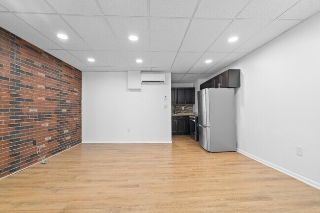 Photo - 2539 St Paul St