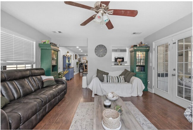 Photo - 111 Robinwood Dr NW