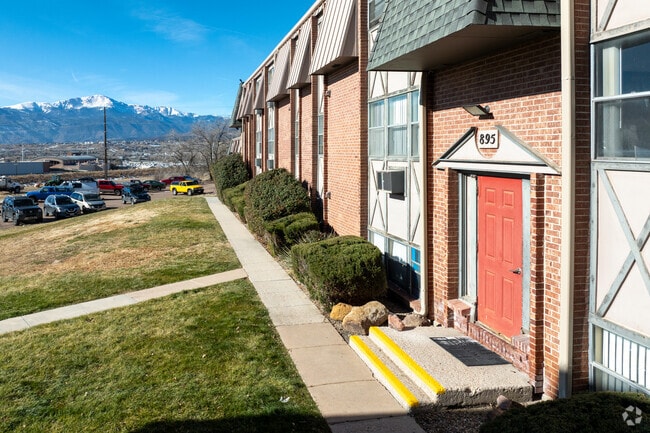 Building Photo - Spring Creek