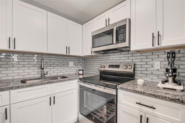 Building Photo - 211 Woodmere Blvd