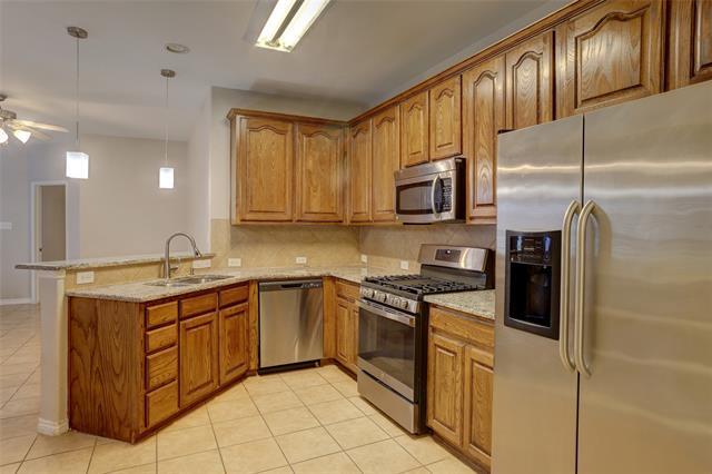 Photo - 5916 Round Up Ln