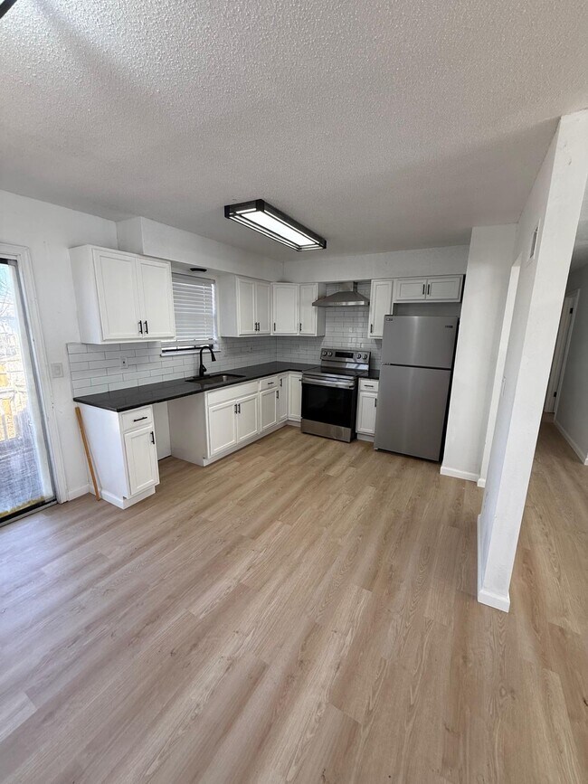 Photo - 12518 S Locust St