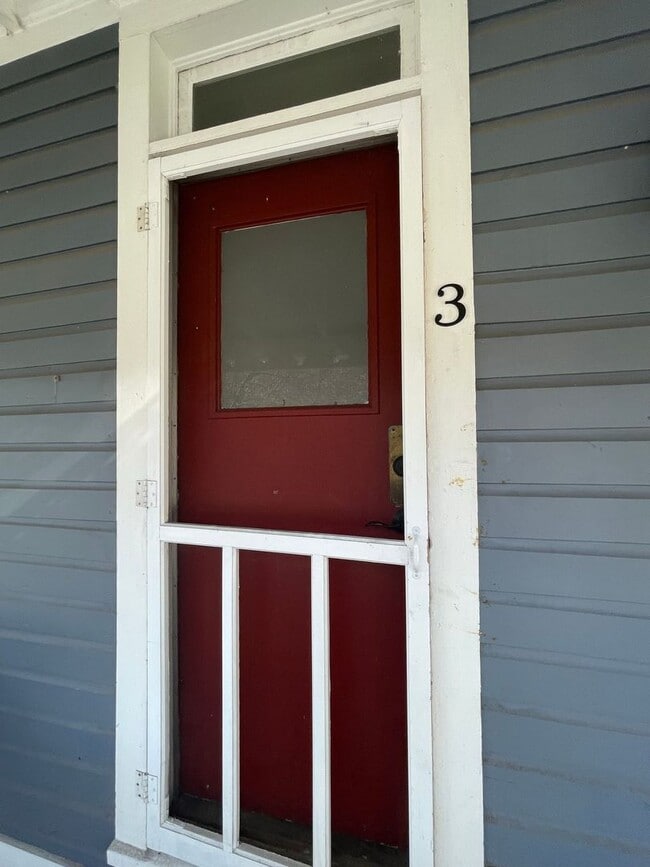 Building Photo - 815 Pitkin Ave Unit 3