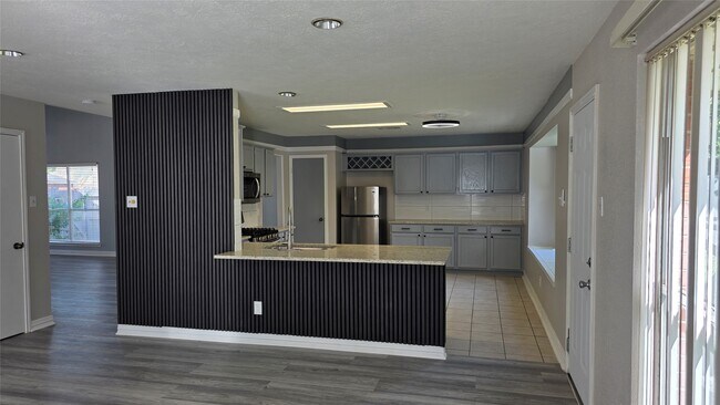 Photo - 16403 Salinas Ln