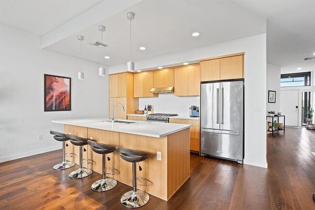 Photo - 1322 E 12th St Unit 406