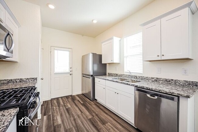 Photo - 5242 Dawn Break