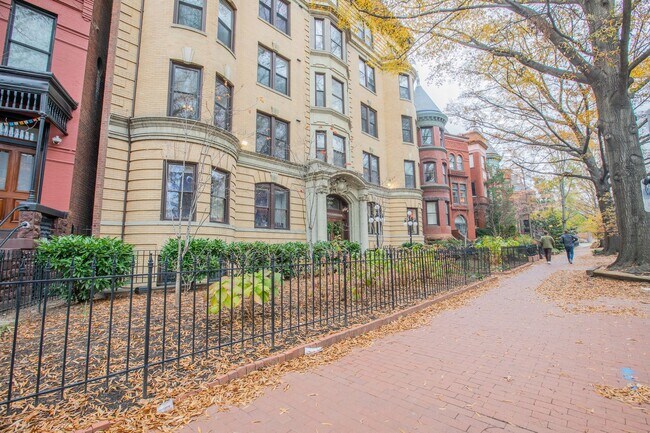 Photo - Lovely 2 BR/1.5 BA Apartment in Downtown!