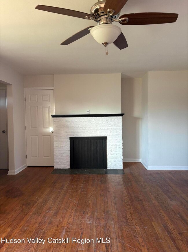 Photo - 1982-1984-1984 NY-32