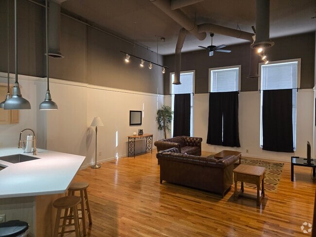 Building Photo - 315 Main St Unit Loft B