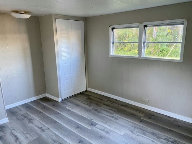 Photo - 1910 Enterprise Ave