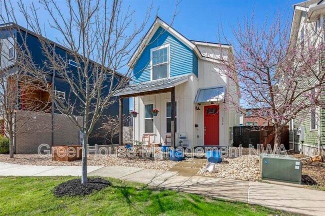 Building Photo - 636 SW B St