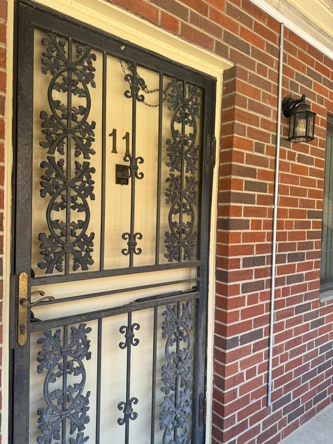 Photo - Great location for $2200/month - 2bd/1ba with TWO assigned parking spaces (tandem spaces)