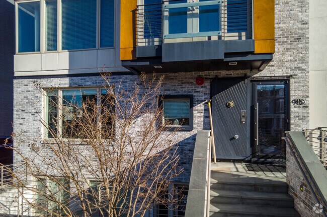 Entrance - 915 12th St NE