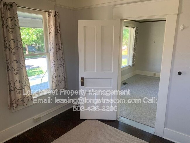 Photo - 823 SW 10th St