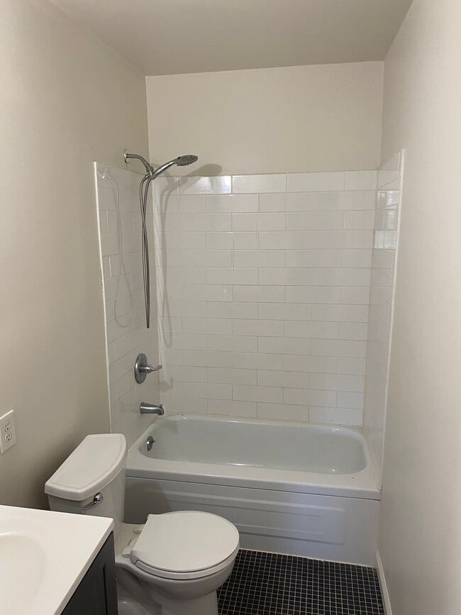 Photo - 2420 Kenilworth Ave Unit 2