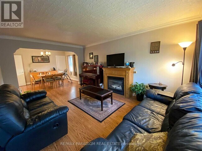 Photo - 21 Fieldway Rd