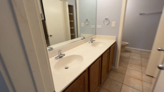 Photo - 1000 E 53rd St Unit 1000 Condo