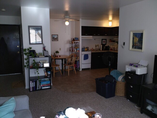 Photo - 840 N 17th St Apartments