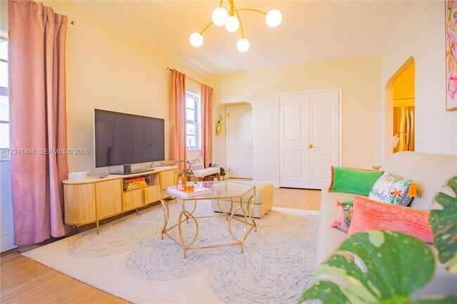 Photo - 1559 Meridian Ave Unit 208