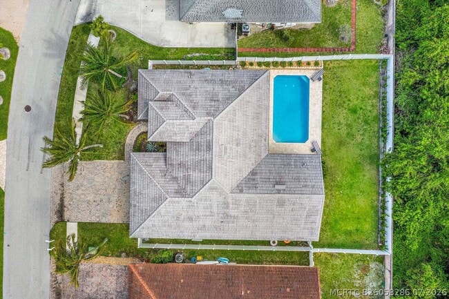 596 N Cypress Dr