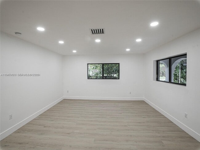 Photo - 530 NE 91st St