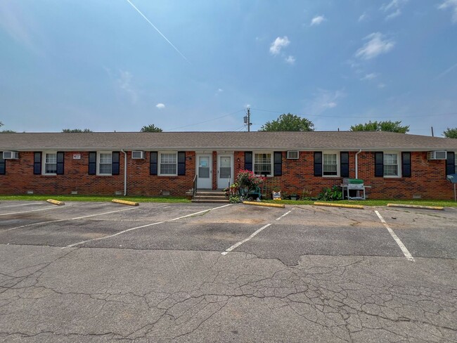 Building Photo - 707 Power St Unit B