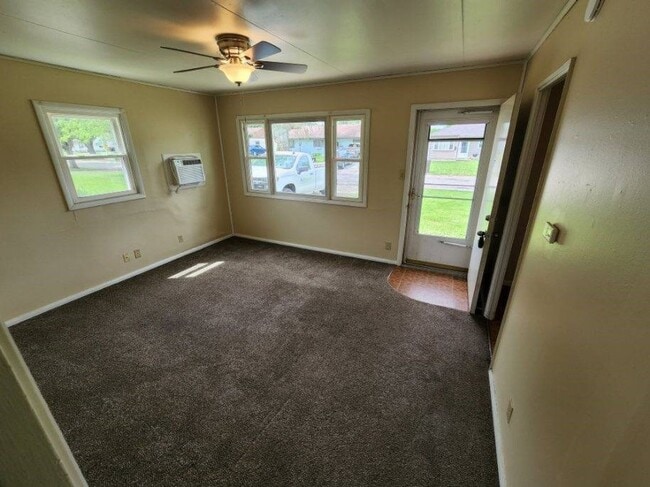 Photo - 1088 Eastview Dr