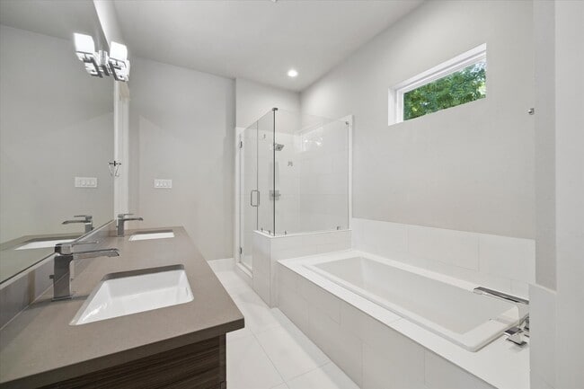 Building Photo - 1621 Wheeler Ave Unit D