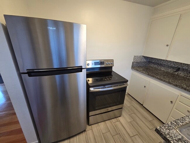 Photo - 849 Roberts St