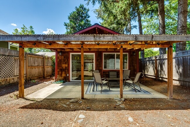 1120 E 24th Ave