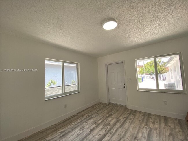 Photo - 46 NW 44th St Unidad 46