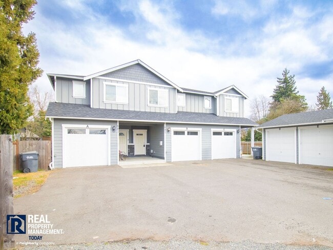 Building Photo - Downtown Puyallup Townhomes