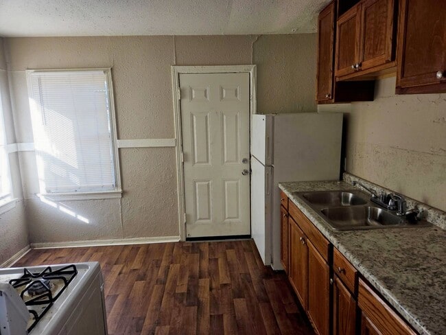 Photo - 304 Crockett St