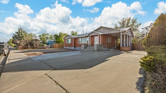 Photo - 1627 N 5th St